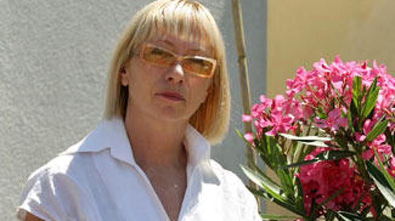 “Sprašujem se, ali gre za politične odpovedi ali za nekompetentno vodenje,” je p