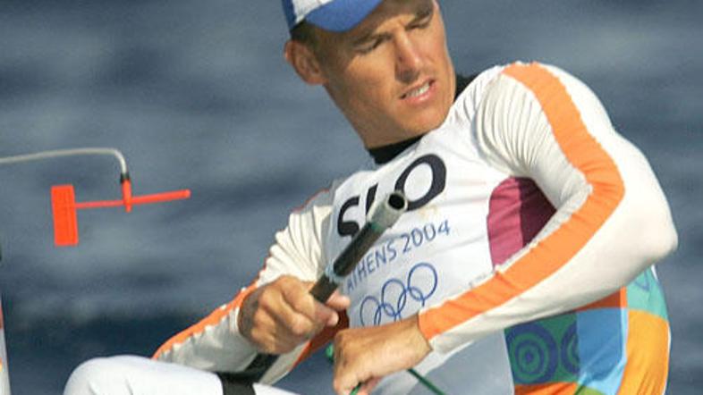 Vasilij Žbogar je na olimpijskih igrah v Atenah osvojil prvo kolajno v jadranju 