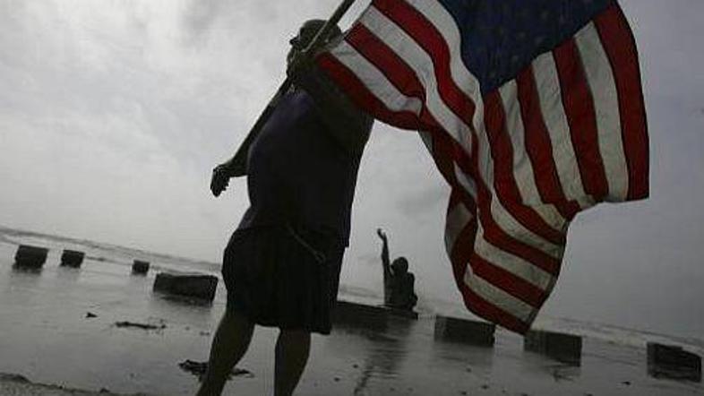 V težkih trenutkih za ameriški narod je na plano znova privrel patriotizem. Amer