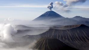 Na fotografiji indonezijski vulkan Semeru. (Foto: Epa)