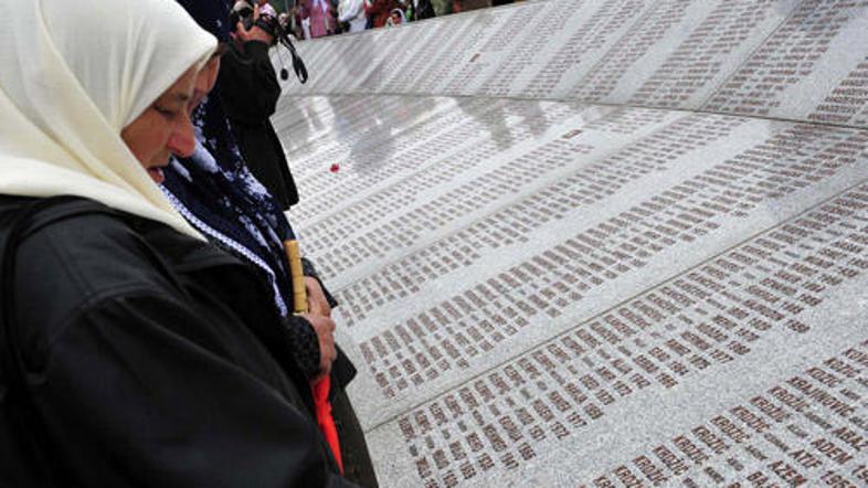 Množična grobišča z žrtvami srebreniških pobojev odkrivajo še naprej.