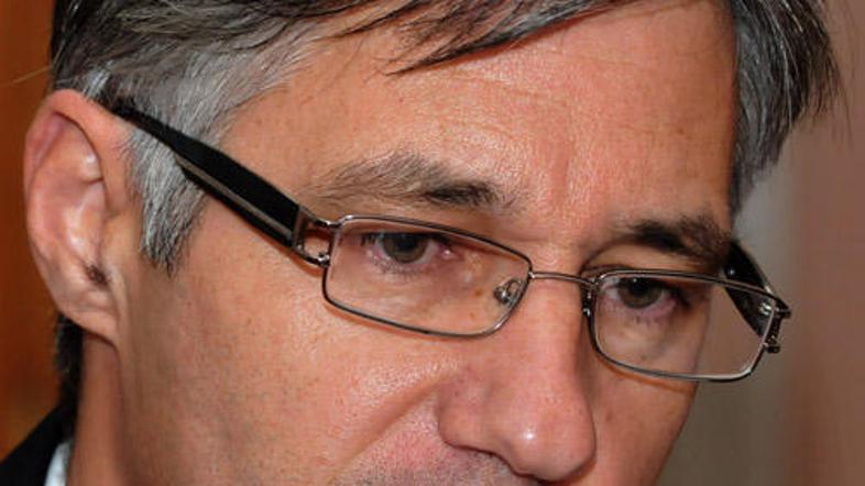 Jašovič bo očitno moral še počakati na nove člane uprave.