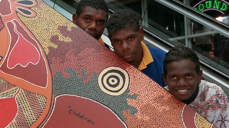 Opravičilo predstavlja prelom z dosedanjo politiko.