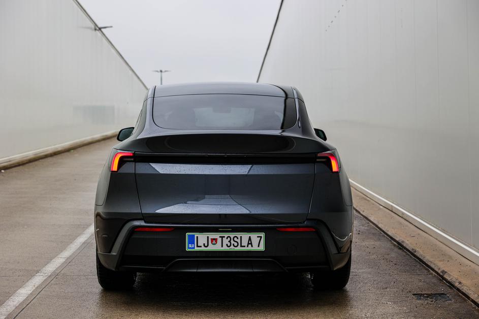 Tesla Y