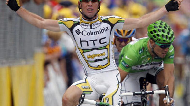 Mark Cavendish je v zadnjih metrih 10. etape presprintal Thora Hushovda.