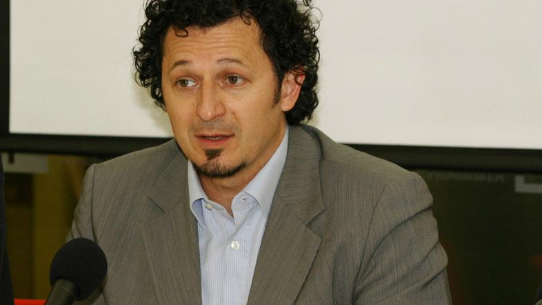 Zaupanje v upravo je zamajano tako pri nadzornikih, kot pri delavcih, ki celo me