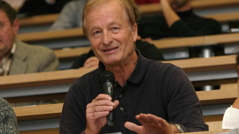 “Odlok, s katerim je občinski svet spremenil sestavo sveta zavoda, bo na upravne