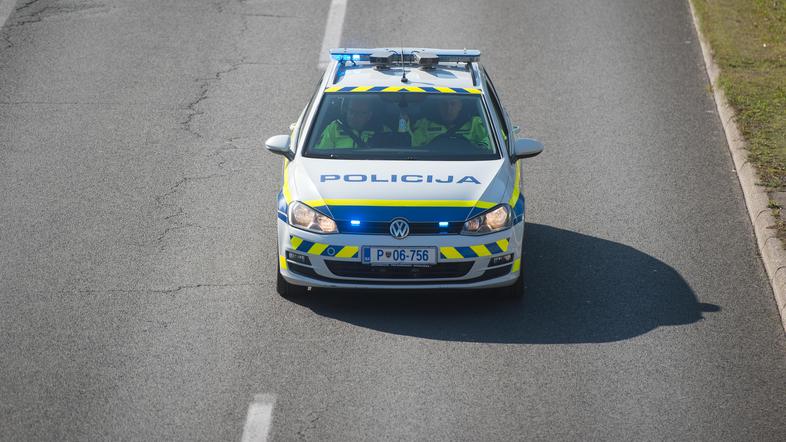 Policijsko vozilo policija sirena policisti