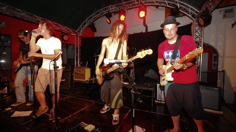 S.A.R.S. dvignili temperaturo do vrelišča