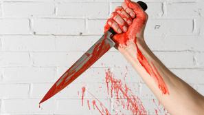 Duševno moten moški je na osnovni šoli v mestu Nanping na vzhodu Kitajske z nože