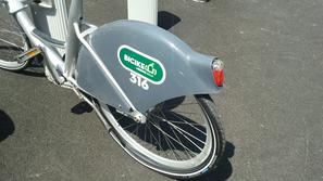 Nevozna kolesa iz sistema Bicikelj je opazil tudi bralec, ki je poslal fotografi