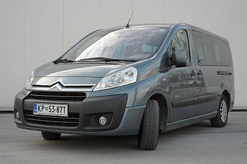 Jumpy je všečen kombi, ki povrh vsega razvaja z udobjem.