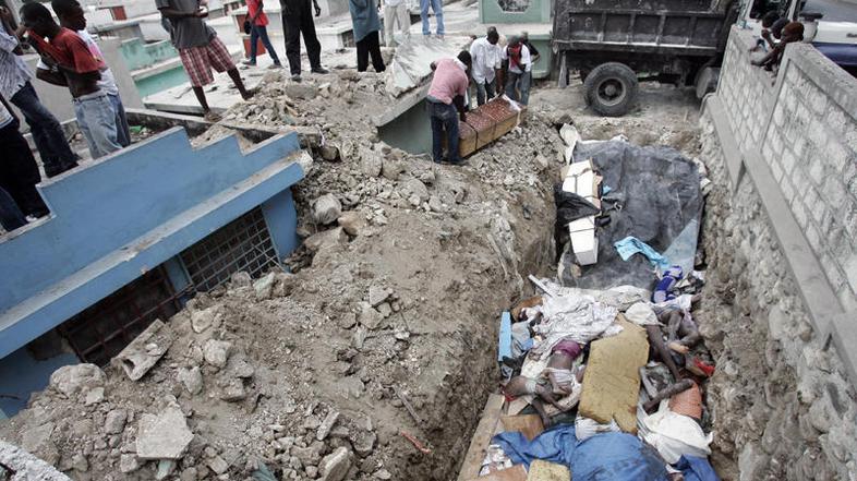 Potres na Haitiju je zahteval več kot 200.000 življenj. (Foto: EPA)