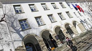 Računsko sodišče ocenjuje, da ministrstvo za finance pri spremljanju in nadzorov