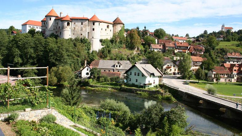 V Žužemberku nameravajo asfaltirati še zadnjo makadamsko ulico, dolgo okoli 80 m