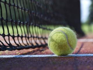 teniška žogica tenis