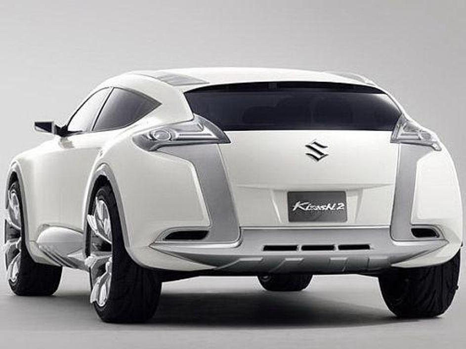 Suzuki kizashi 2 bo na ogled postavljen na avtomobilskem sejmu v Tokiu.