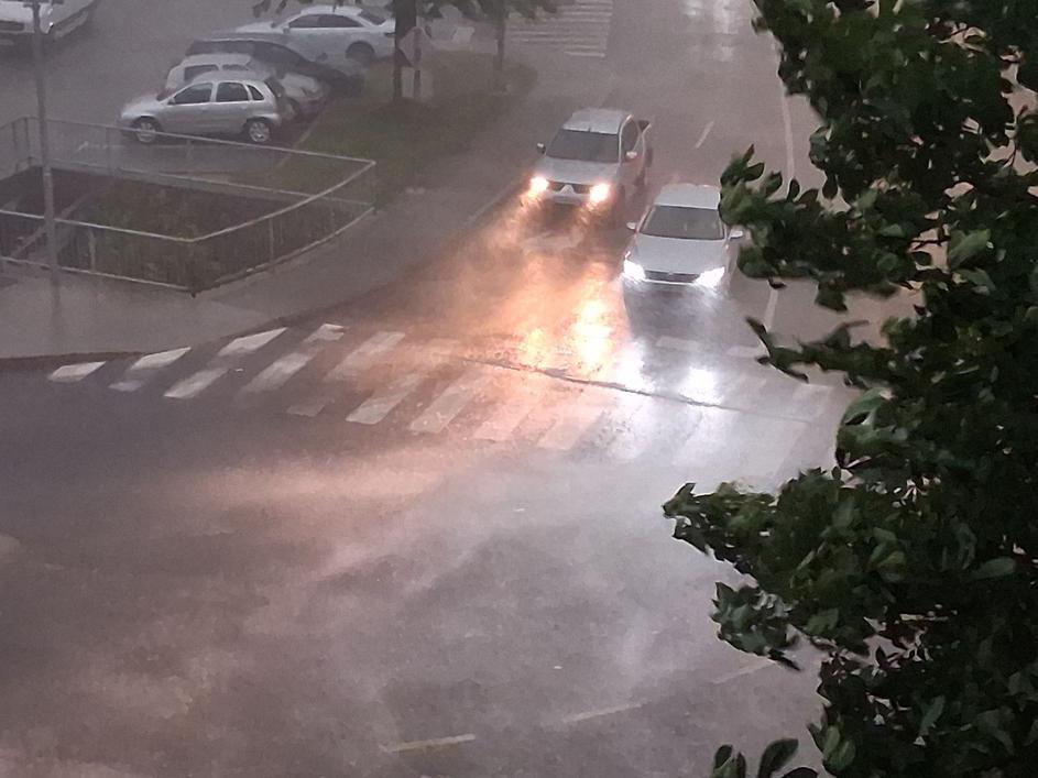 nevihta naliv veter Trbovlje