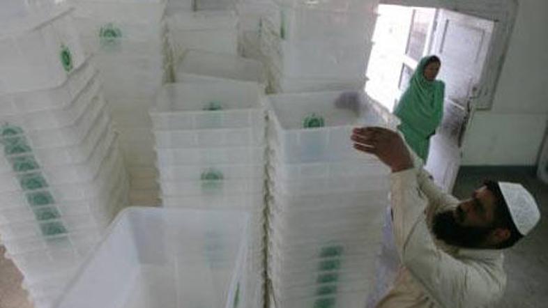 Pakistanci se pripravljajo na parlamentarne volitve.