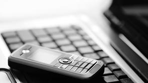 mobilnik, tipkovnica, računalnik