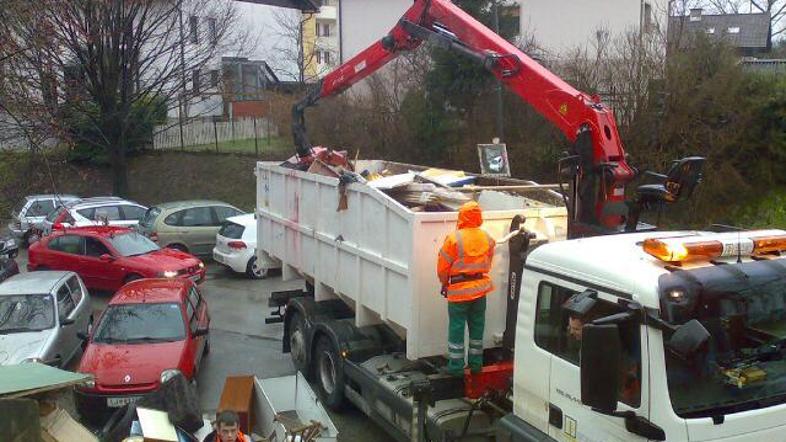 Včerajšnje pobiranje kosovnih odpadkov je nekaterim prebivalcem Kosez dvignilo p