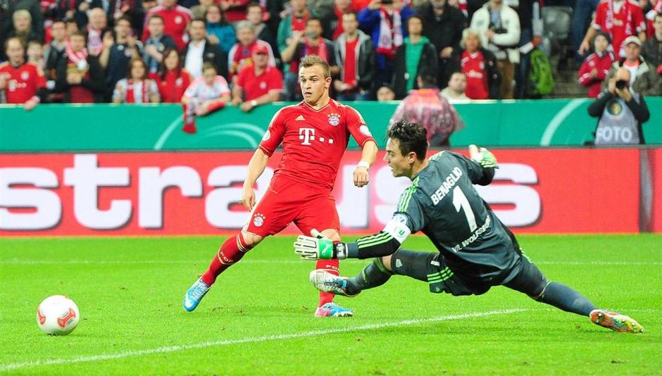 Shaqiri Benaglio Bayern München Wolfsburg DFB Pokal polfinale | Avtor: EPA