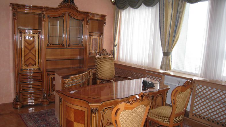 Po izklicni ceni 27 tisoč evrov je bila naprodaj tudi oprema iz prostorov v šest