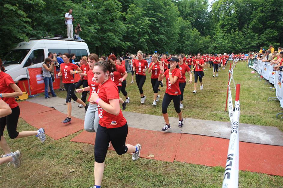 Če želite visokoresolucijsko fotografijo, nam pošljite elektronsko sporočilo na 