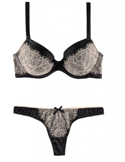 H&M, modrček 12,95 EUR, hlačke 5,95 EUR