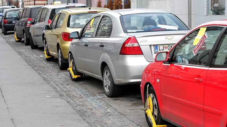 Lisičenje na Avčinovi ulici 
