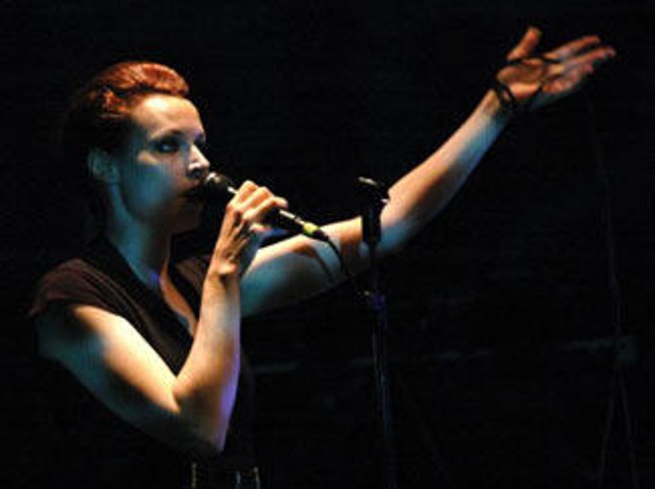 Pevka skupine Melodrom