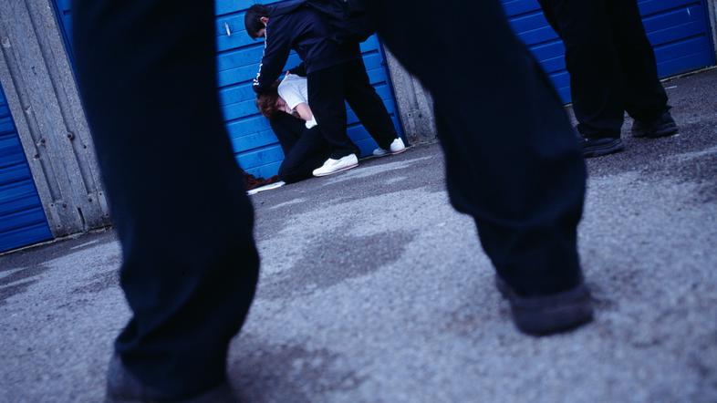 medvrstniško nasilje