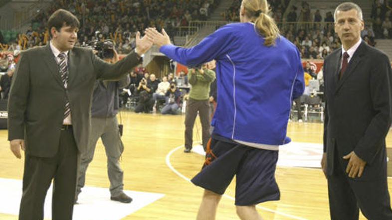 Memi Bečirović in center Zadra Todor Gečevski.