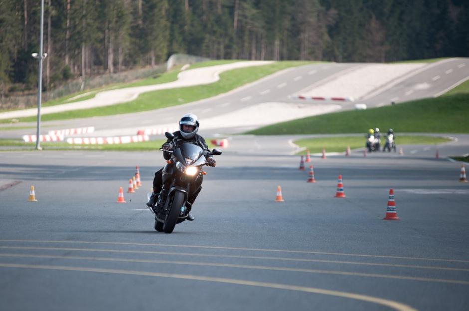 Trening varne vožnje za motoriste | Avtor: AMZS