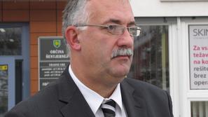 “Očitki so čista laž, želel sem le, da se drži zakonodaje,” je izpostavil Franc 