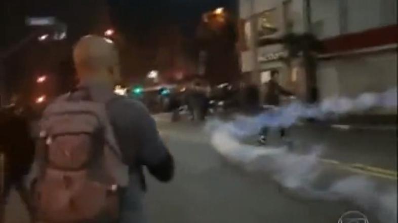 Brazilija protestnik solzivec pločevinka volej udarec