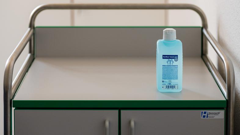 koronavirus COVID-19 razkužilo