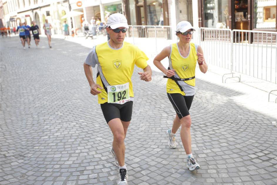 Če želite visokoresolucijsko fotografijo, nam pošljite elektronsko sporočilo na 