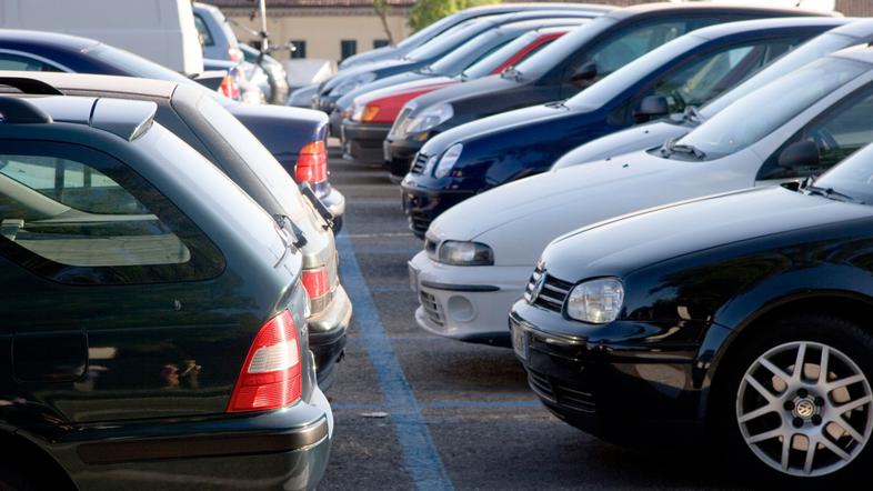 Parkirani avtomobili