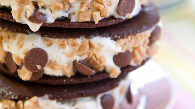 Sestavljanka s keksi in sladoledom. (Foto: Shutterstock)