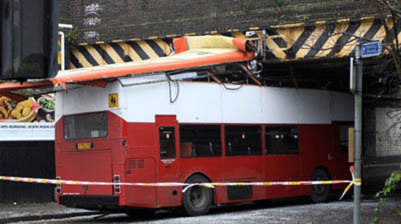 Nesreča avtobusa. (Foto: news.sky.com)