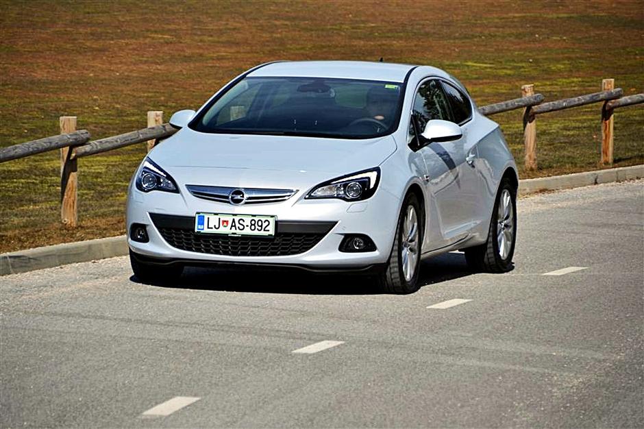 Opel astra GTC | Avtor: Gregor Prebil