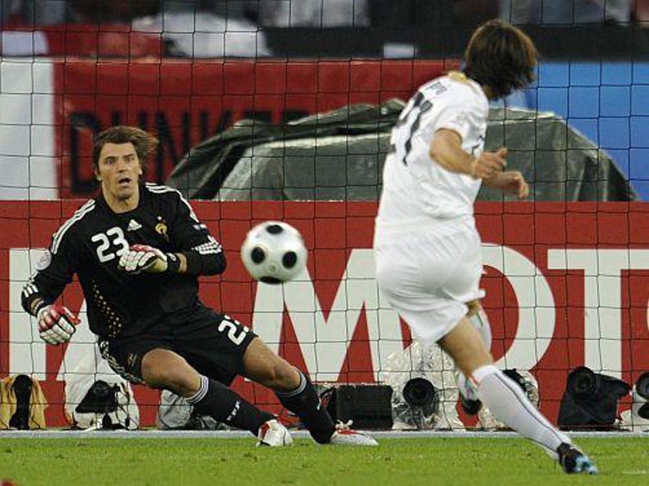 Andrea Pirlo je svetovne prvake Italijane v vodstvo popeljal z enajstih metrov.
