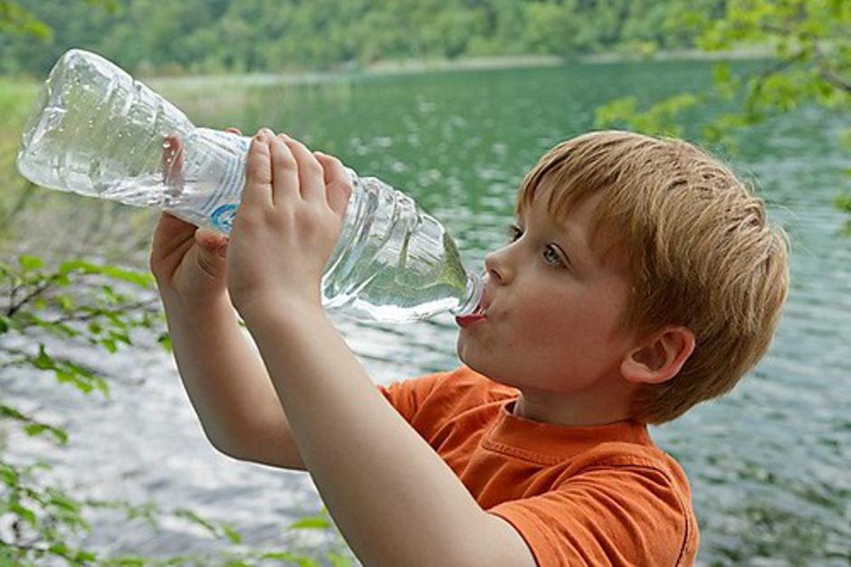 Pitje vode | Avtor: Profimedias