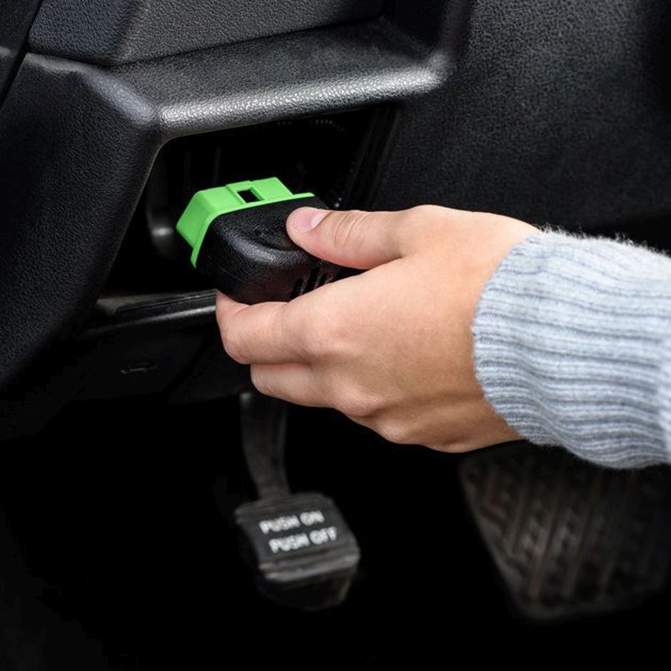 Otroški sedež in senzor | Avtor: Evenflo