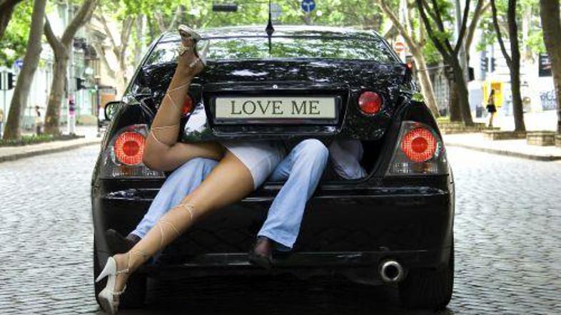 Če vas mika prtljažnik, najprej preverite, ali je dovolj velik, in pazite, da se