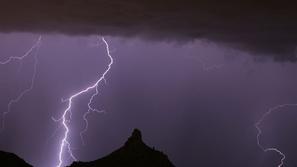 Vreme: Nevihte že kažejo svojo moč - Strela