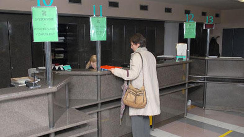 Poleg zavoda za zaposlovanje morajo brezposelni obiskati tudi zavod za zdravstve