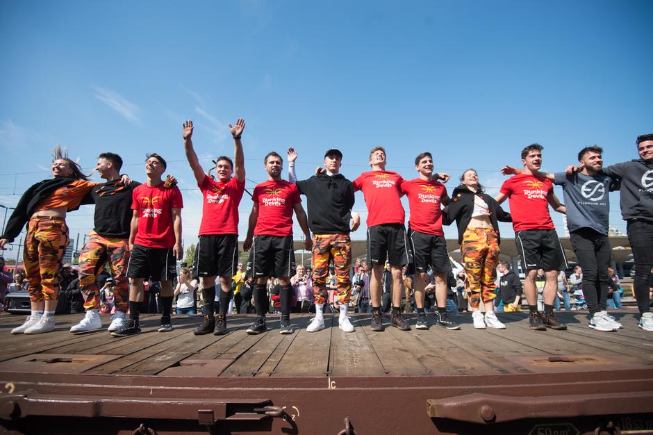 Dunking Devils | Avtor: Anže Petkovšek