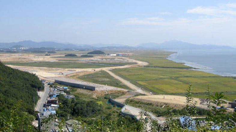 Ob umetnem jezeru Yeongam (320 km južno od Seula) raste sodobno dirkališče, ki b